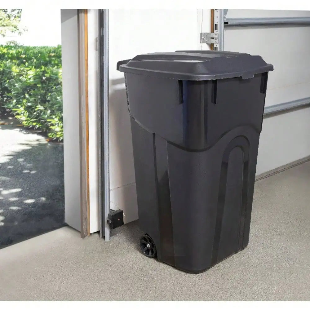 Guangdong Heavy Duty Plastic Trash Can On Wheels With Lid