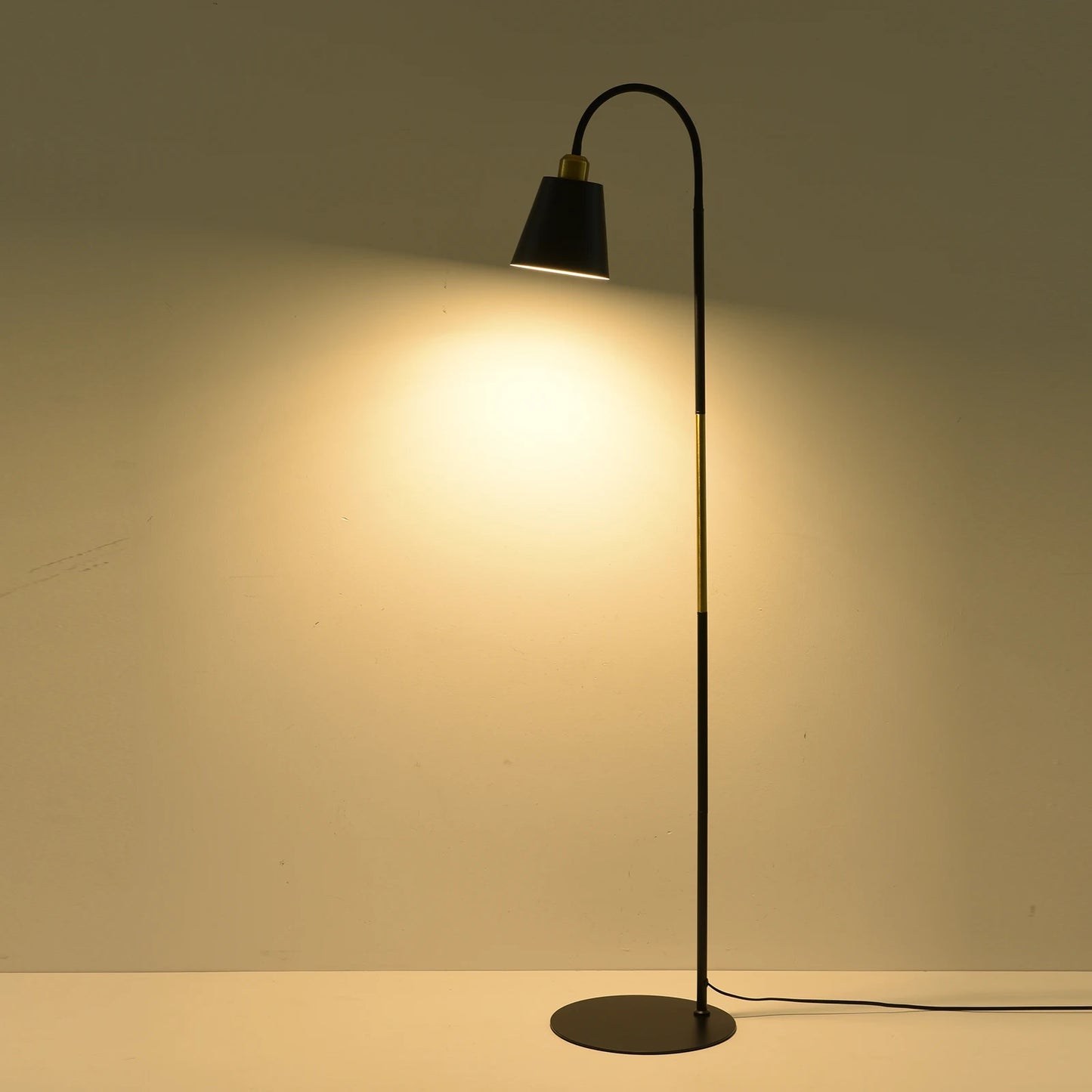 Hign-Concerned Modern Floor Lamp LED Standing Adjustable