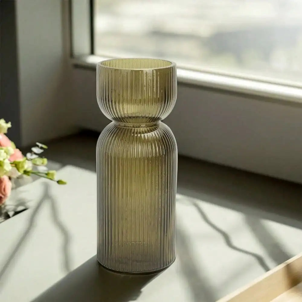 Hign-Concerned Translucent Ribbed Glass Tabletop Vase